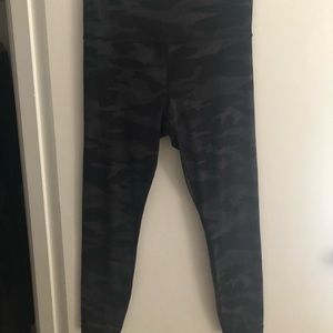 Athleta camo 7/8 leggings.